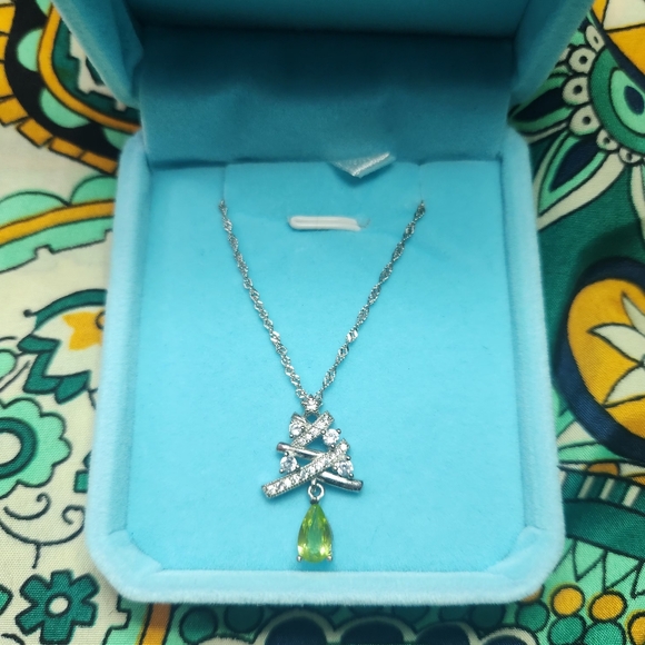 S925 Peridot Christmas tree Pendant necklace in Box - chain stamped Italy - Picture 3 of 9